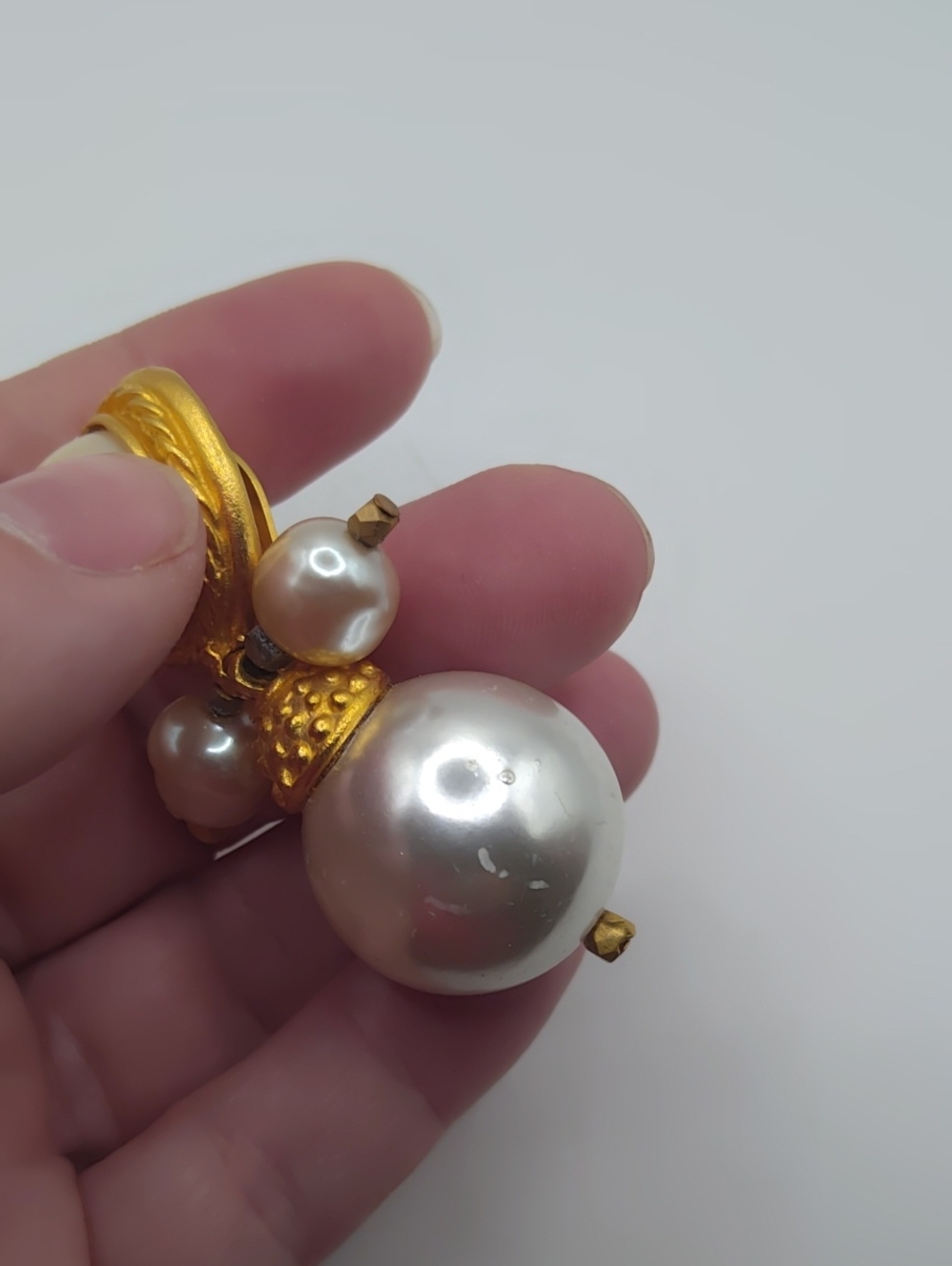 Deanna Hamro Vintage Faux Pearl Chunky Clip On Earrings - Picture 5 of 8